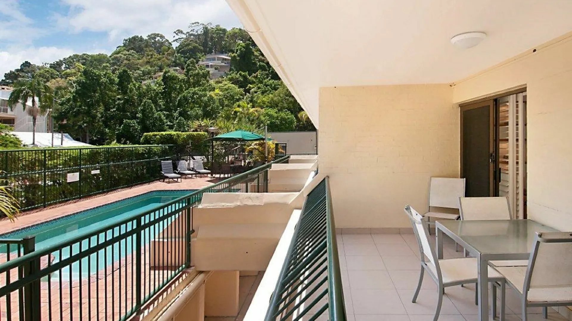 Saks On Hastings Aparthotel Noosa Heads 4*,